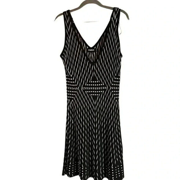 Desigual Black and Khaki Geometric Vneck Dress Size Medium - Picture 4 of 10